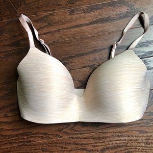 Victoria Secret NO WIRE nude bra 34D